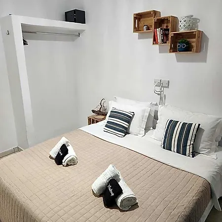 Kato Yialos * Parikia (Paros)